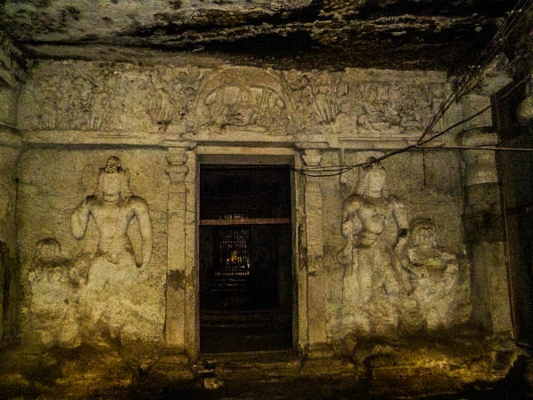 ಮುಖದ್ವಾರದಲ್ಲೆ