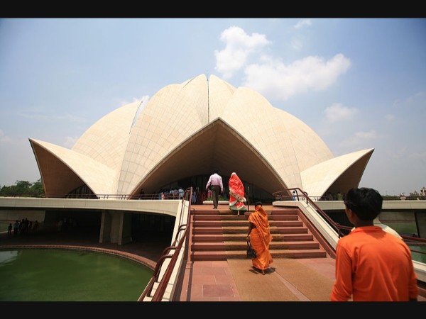 ಈ ಸಿದ್ಧಾಂತದಲ್ಲಿದೆ