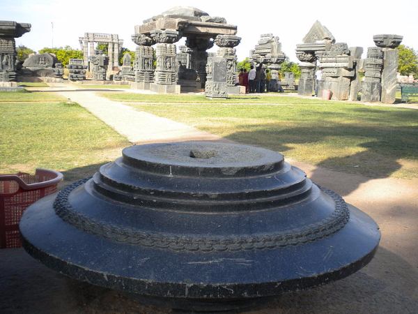 ಕಥೆ ಹೇಳುತ್ತವೆ