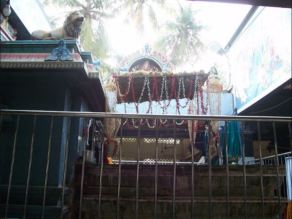 ಎಷ್ಟೆ ಛಾವಣಿ ಕಟ್ಟಿದರೂ ಈ ದೇವಿ ಅದನ್ನ ಉಳಿಸಲ್ಲ! ಎಷ್ಟೆ ಛಾವಣಿ ಕಟ್ಟಿದರೂ ಈ ದೇವಿ ಅದನ್ನ ಉಳಿಸಲ್ಲ!