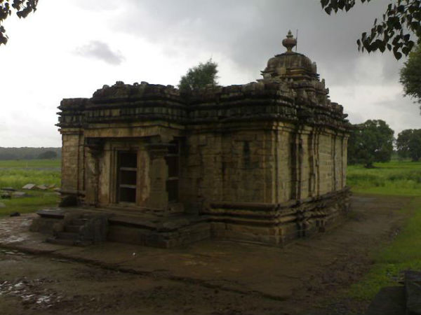ತಂಬೂರು ಬಸವಣ್ಣನಿಗೊಂದು ಭೇಟಿ! ತಂಬೂರು ಬಸವಣ್ಣನಿಗೊಂದು ಭೇಟಿ!