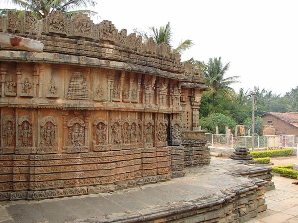 ಎಲೆಮರೆಯ ಕಾಯಿ ಅರಳುಗುಪ್ಪೆ ದೇಗುಲ ಎಲೆಮರೆಯ ಕಾಯಿ ಅರಳುಗುಪ್ಪೆ ದೇಗುಲ