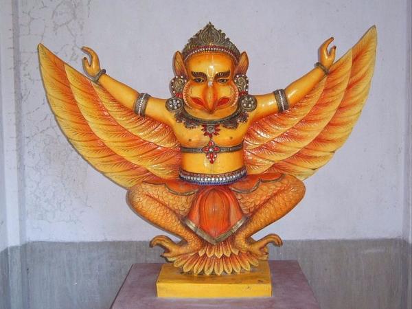 ಈ ಗರುಡದೇವನಿಗೆ ಸರ್ಪಗಳೆ ಆಭರಣಗಳು! ಈ ಗರುಡದೇವನಿಗೆ ಸರ್ಪಗಳೆ ಆಭರಣಗಳು!