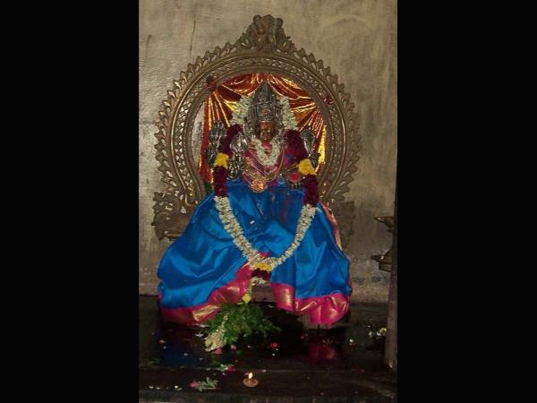 ಈ ದೇವಿಯ ಶಕ್ತಿಗೆ ಸೂರು ಕಟ್ಟಿದರೂ ಮರೆಯಾಗುತ್ತವೆ! ಈ ದೇವಿಯ ಶಕ್ತಿಗೆ ಸೂರು ಕಟ್ಟಿದರೂ ಮರೆಯಾಗುತ್ತವೆ!