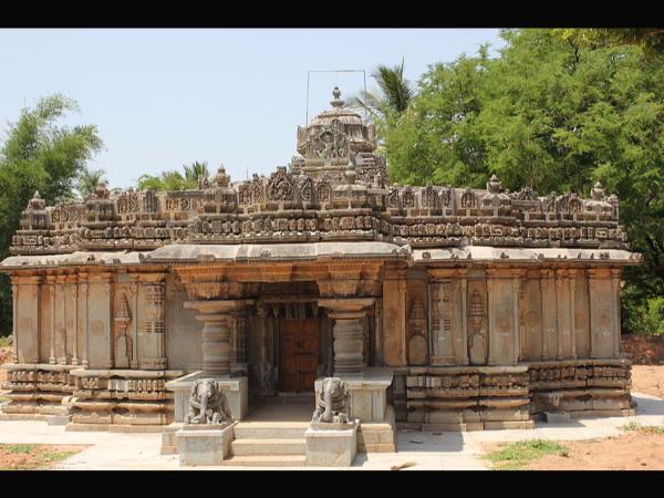 ವಿಘ್ನ ಸಂತೆಯಲ್ಲೊಂದು ವಿಘ್ನ ನಿವಾರಕ ದೇಗುಲ ವಿಘ್ನ ಸಂತೆಯಲ್ಲೊಂದು ವಿಘ್ನ ನಿವಾರಕ ದೇಗುಲ