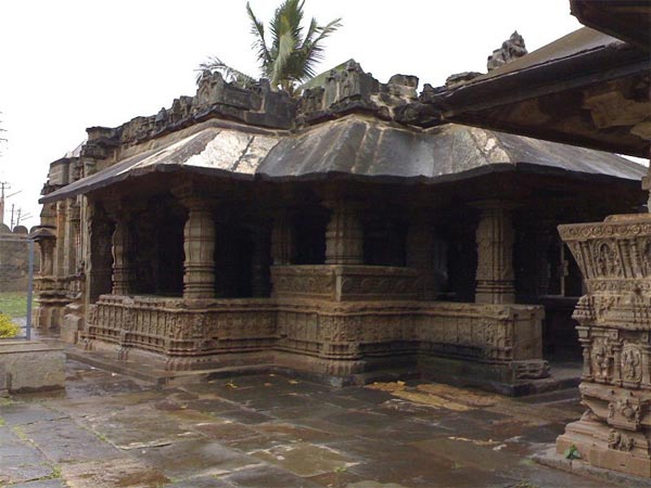 ತ್ರಿಕುಟೇಶ್ವರ ದೇಗುಲ