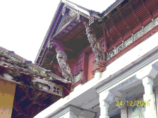 ಕೇರಳ ಶೈಲಿಯಲ್ಲಿದೆ