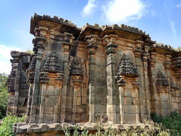 ಕಲ್ಲ ಮೇಲೆ ಕಲ್ಲಿಟ್ಟರೆ ಸಂತಾನ ಭಾಗ್ಯ! ಕಲ್ಲ ಮೇಲೆ ಕಲ್ಲಿಟ್ಟರೆ ಸಂತಾನ ಭಾಗ್ಯ!