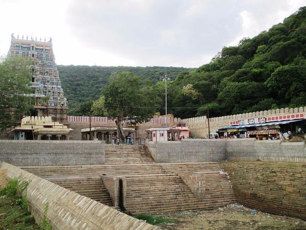 ದಟ್ಟ ಕಾಡಿನ ಬೆಟ್ಟಗಳ ಮಧ್ಯದ ಕಲ್ಲಳಗರಸ್ವಾಮಿ! ದಟ್ಟ ಕಾಡಿನ ಬೆಟ್ಟಗಳ ಮಧ್ಯದ ಕಲ್ಲಳಗರಸ್ವಾಮಿ!