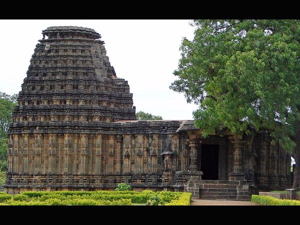 ಈ ದೊಡ್ಡಬಸಪ್ಪನ ಮುಂದೆ ತಲೆ ಆಡಿಸಲೇಬೇಕು! ಈ ದೊಡ್ಡಬಸಪ್ಪನ ಮುಂದೆ ತಲೆ ಆಡಿಸಲೇಬೇಕು!