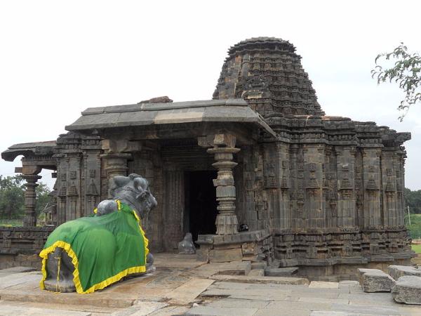 ಈ ದೊಡ್ಡಬಸಪ್ಪನ ಮುಂದೆ ತಲೆ ಆಡಿಸಲೇಬೇಕು! ಈ ದೊಡ್ಡಬಸಪ್ಪನ ಮುಂದೆ ತಲೆ ಆಡಿಸಲೇಬೇಕು!
