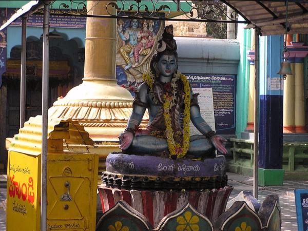 ಕ್ಷೀರರಾಮ ಶಿವಲಿಂಗ : ಹಾಲಿನಷ್ಟೆ ಬಿಳುಪು! ಕ್ಷೀರರಾಮ ಶಿವಲಿಂಗ : ಹಾಲಿನಷ್ಟೆ ಬಿಳುಪು!