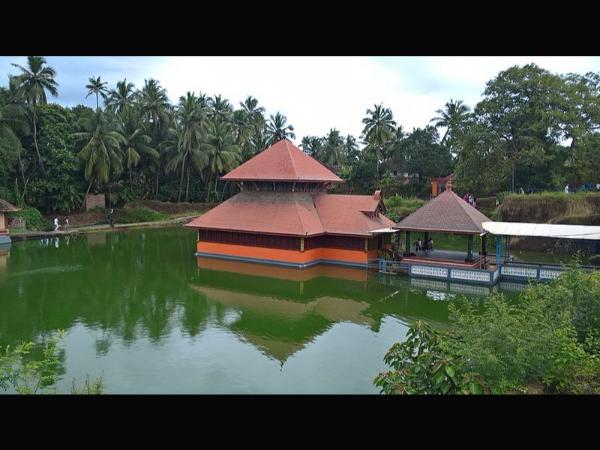 ಕಾಸರಗೋಡಿನ ಪ್ರಸಿದ್ಧ ದೇವಾಲಯಗಳು ಕಾಸರಗೋಡಿನ ಪ್ರಸಿದ್ಧ ದೇವಾಲಯಗಳು