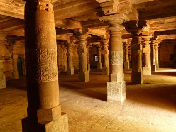 4. ಕೋಟೆಯ ಒಳಭಾಗದಲ್ಲಿ