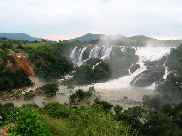ಗಗನಚುಕ್ಕಿ ಮತ್ತು ಭರತಚುಕ್ಕಿ ಜಲಪಾತಗಳು