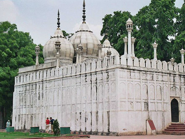ಚರಿತ್ರಿಕ ಹಿನ್ನೆಲೆ