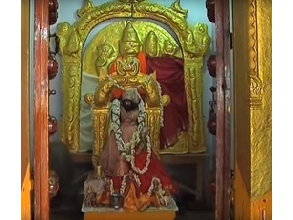 ರೈಲು ಮಾರ್ಗದ ಮೂಲಕ