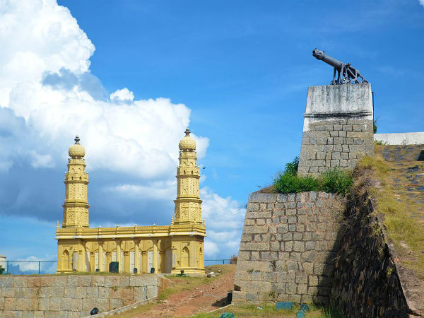 ಶ್ರೀರ೦ಗಪಟ್ಟಣಕ್ಕೆ ತಲುಪುವ ಬಗೆ ಹೇಗೆ?
