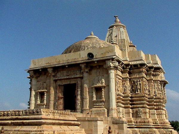 ರೈಲ್ವೆ ಮಾರ್ಗದ ಮೂಲಕ