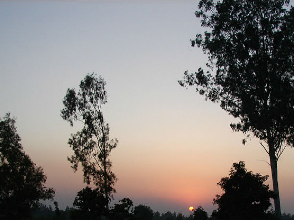 2. ಲಾನ್ಸ್ ಡೌನ್ (Lansdowne)