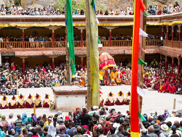 ಸ್ಟೊ೦ಗ್ ಡೇ ಗಸ್ಟರ್ ಹಬ್ಬ (Stongdey Gustor Festival)