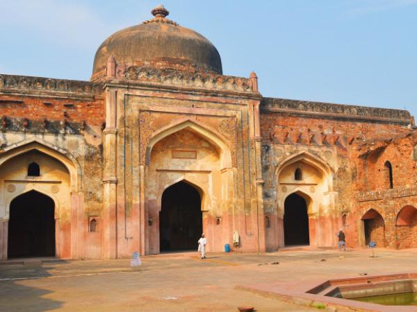 ಖಾಯರ್ ಅಲ್ ಮನಾಜಿಲ್. ದೆಹಲಿ