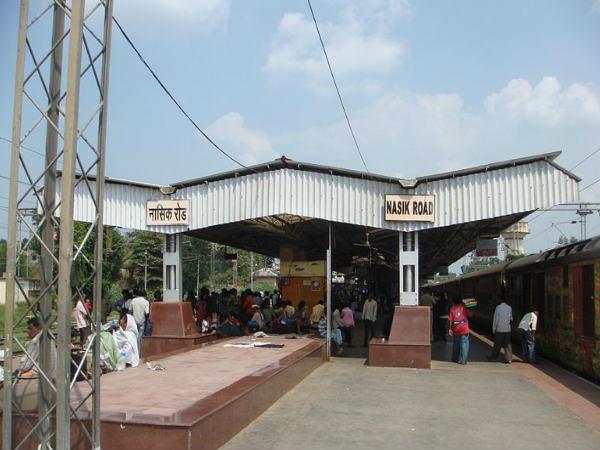 ರೈಲ್ವೆ ಮಾರ್ಗದ ಮೂಲಕ