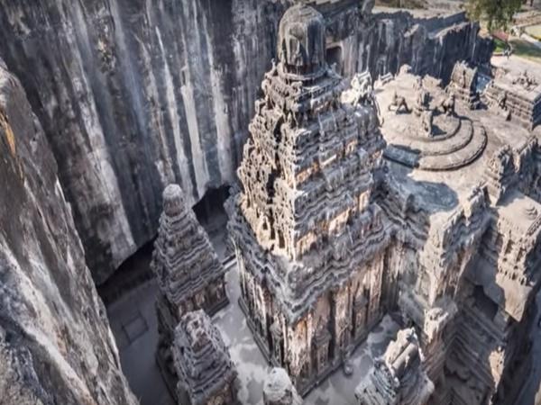 ಪ್ರಪಂಚದಲ್ಲಿಯೇ ಏಕ ಶಿಲೆಯ ಮೇಲೆ ನಿರ್ಮಾಣ ಮಾಡಿರುವ ಅತ್ಯಂತ ದೊಡ್ಡ ದೇವಾಲಯ :ಕೈಲಾಸ ದೇವಾಲಯ