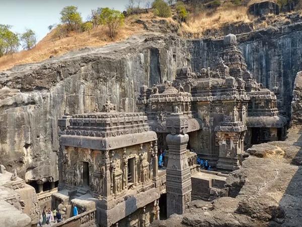 ಪ್ರಪಂಚದಲ್ಲಿಯೇ ಏಕ ಶಿಲೆಯ ಮೇಲೆ ನಿರ್ಮಾಣ ಮಾಡಿರುವ ಅತ್ಯಂತ ದೊಡ್ಡ ದೇವಾಲಯ :ಕೈಲಾಸ ದೇವಾಲಯ