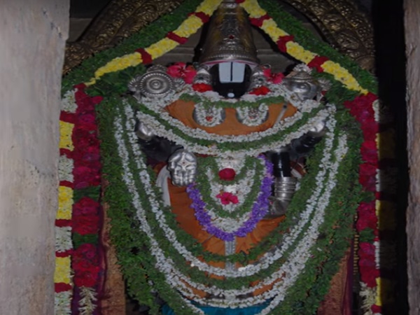 ಸ್ವಾಮಿಯ ವಿಗ್ರಹದ ಕೆತ್ತನೆ
