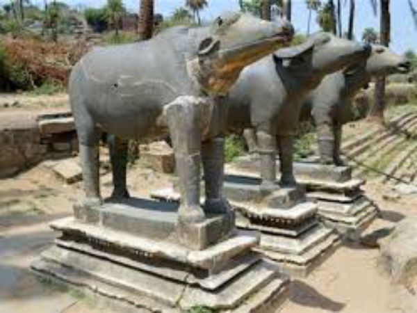 ದೇವಾಲಯದಲ್ಲಿ ಒಂದು ದ್ವಾರ