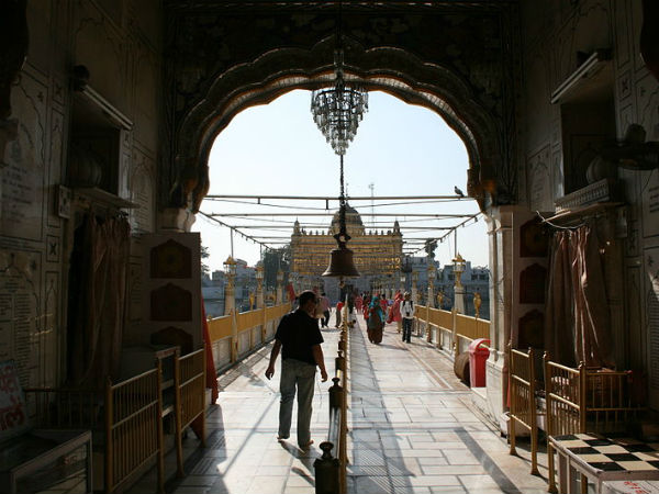 ನಿರ್ಮಾಣ ಮಾಡಿದವರು ಯಾರು?