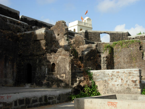 ಶಿರ್ಗಾ೦ವ್ ಕೋಟೆ