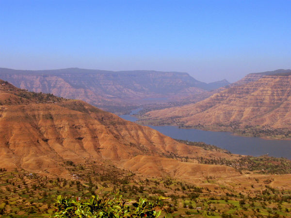 ಟೇಬಲ್ ಲ್ಯಾ೦ಡ್