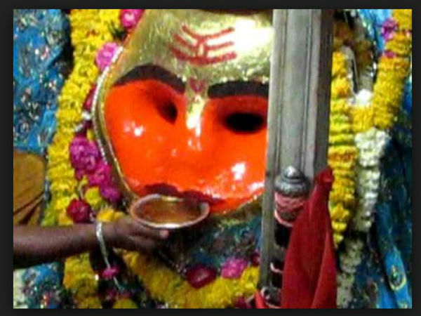 ಕುಂಕುಮ ಬಣ್ಣದಲ್ಲಿ ದರ್ಶನ