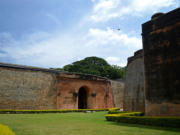 ಯಾರು ನಿರ್ಮಾಣ ಮಾಡಿದರು?