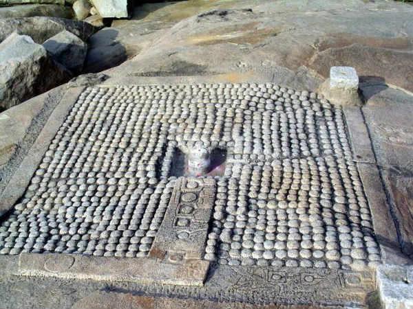ಹಂಪಿ ಕಲ್ಲು ಹಾಸಿಗೆ ಶಿವಲಿಂಗ