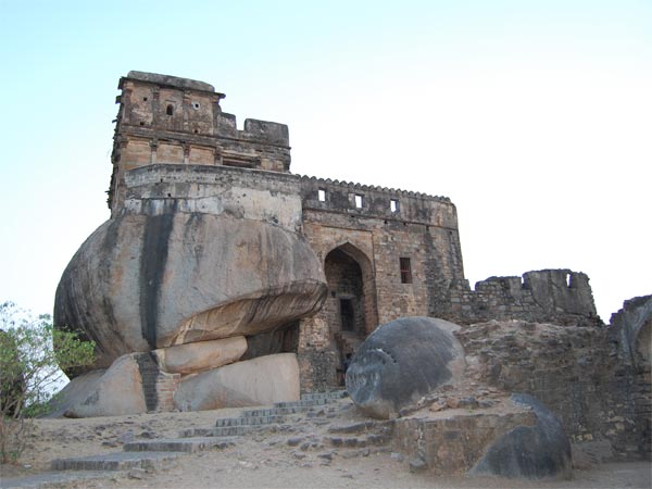 8. ಮದನ್ ಮಹಲ್ ಕೋಟೆ