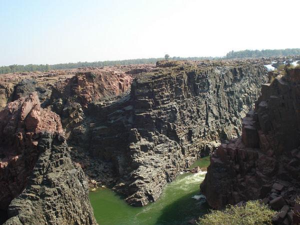 ಪಾಂಡವರ ಗುಹೆಗಳು ಮತ್ತು ಜಲಪಾತಗಳು