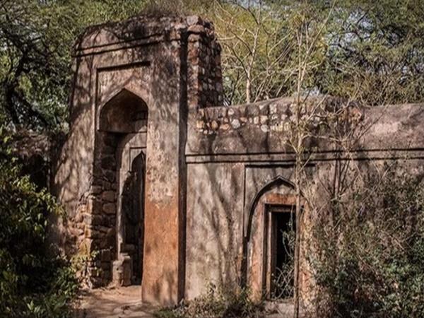 ಭಯಾನಕ ಮಹಲ್