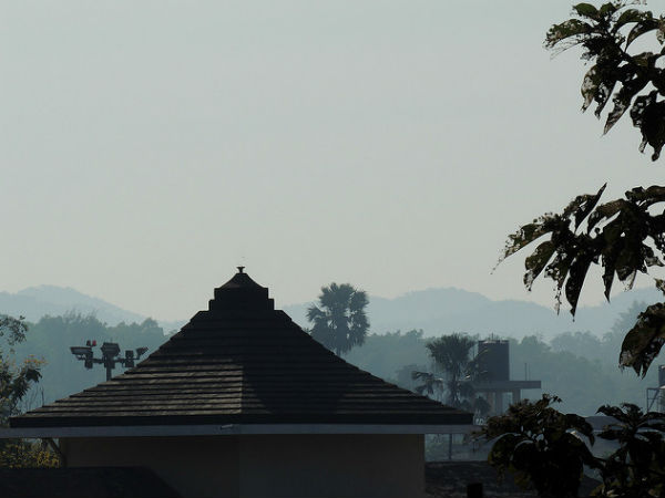 ನೆಲಮ೦ಗಲ ಹಾಗೂ ಹಾಸನಗಳಲ್ಲೊ೦ದು ಅಲ್ಪಕಾಲೀನ ನಿಲುಗಡೆಗಳು