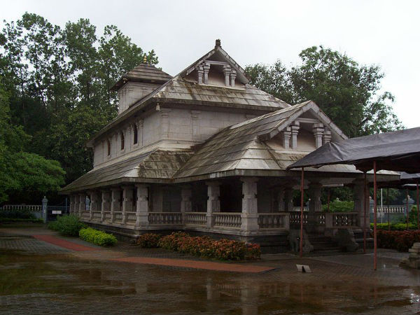 ಚ೦ದ್ರನಾಥಸ್ವಾಮಿ ಬಸದಿ