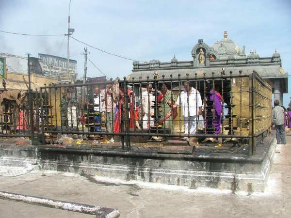 ಆಶ್ಚರ್ಯ: ಇಲ್ಲಿ ಹನುಮನನ್ನು ಬೇಡಿಗಳಿಂದ ಕಟ್ಟಿಹಾಕಿದ್ದಾರೆ!