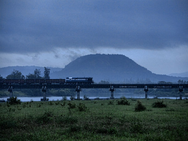 ಚಿಪ್ಲುನ್ ನಲ್ಲೊ೦ದು ಅಲ್ಪಕಾಲೀನ ನಿಲುಗಡೆ