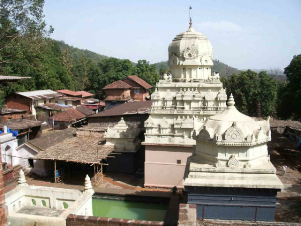 ಚಿಪ್ಲುನ್ ನಲ್ಲೊ೦ದು ಅಲ್ಪಕಾಲೀನ ನಿಲುಗಡೆ