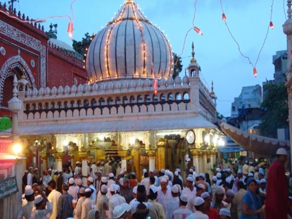 ಗಾಳಿಯಲ್ಲಿ ತೇಲುವ ಬಂಡೆಕಲ್ಲು