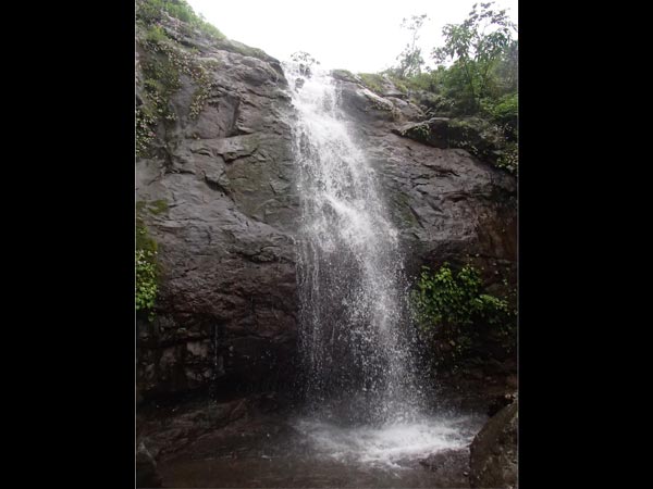 ಜಲಪಾತಗಳು ಮತ್ತು ಇತರ ಕೋಟೆಗಳು