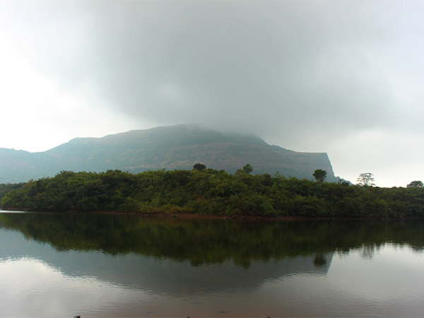 ಖ೦ಡಾಲ