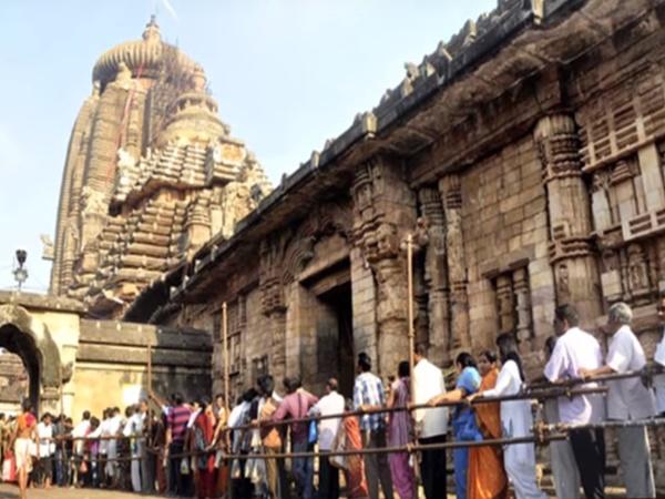 1.ಈ ನಾಯಿಗೆ ಈ ದೇವಾಲಯವೇ ನಿವಾಸ...