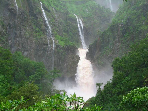ಡರ್ಶೆಟ್ ನಲ್ಲೊ೦ದು ಅಲ್ಪಕಾಲೀನ ನಿಲುಗಡೆ